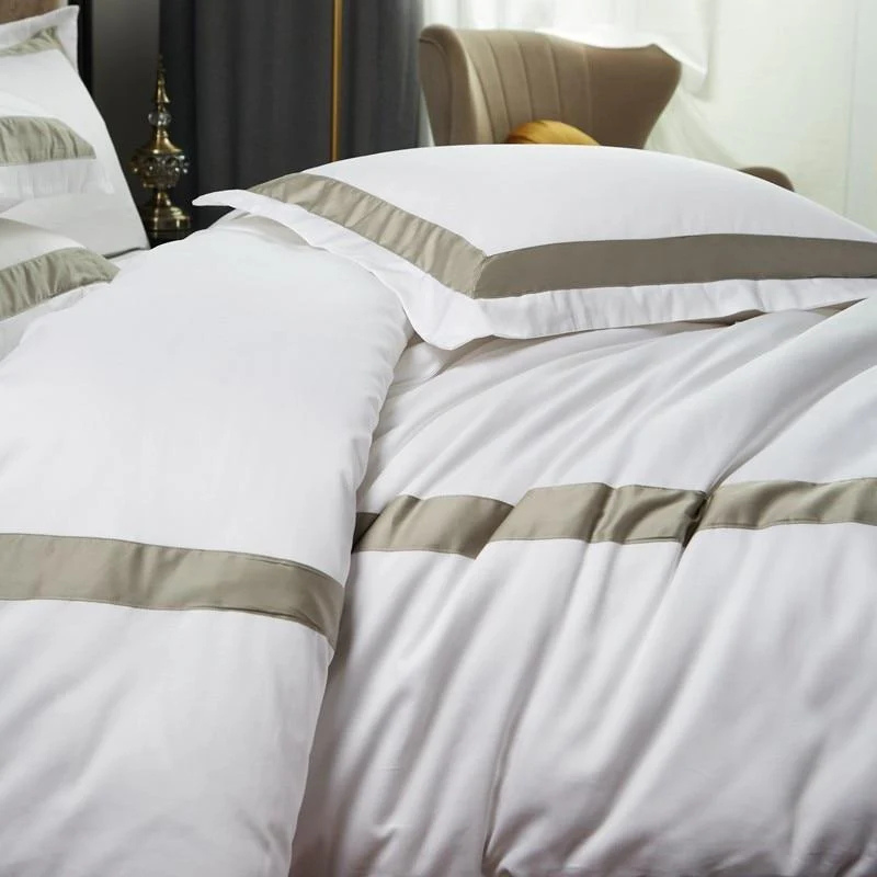 Luxury Hotel Bedding Set - 100% Cotton Bedding Sets (Egyptian Cotton, 600 TC) zoomed photo on the pillow