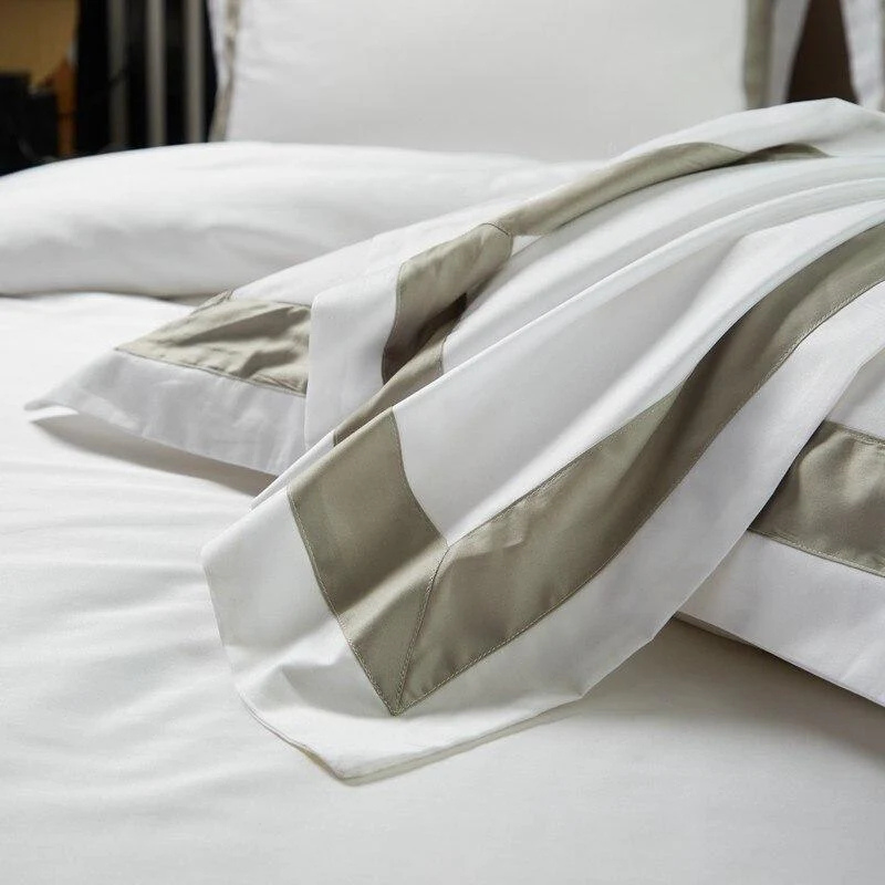 Luxury Hotel Bedding Set - 100% Cotton Bedding Sets (Egyptian Cotton, 600 TC) zoomed photo on the pillow cover and showing its details